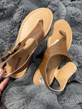 White Mountain Women’s Tan Perforated T-Strap Sandal 9.5 t1 new
